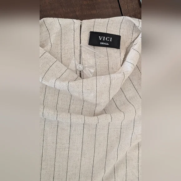 Vici Cream Sleeveless Top - Picture 2 of 4